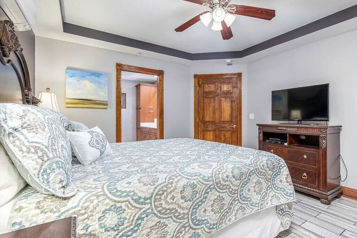 Room 4 of 18