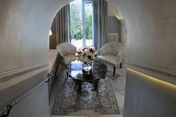 Room 27 of 65