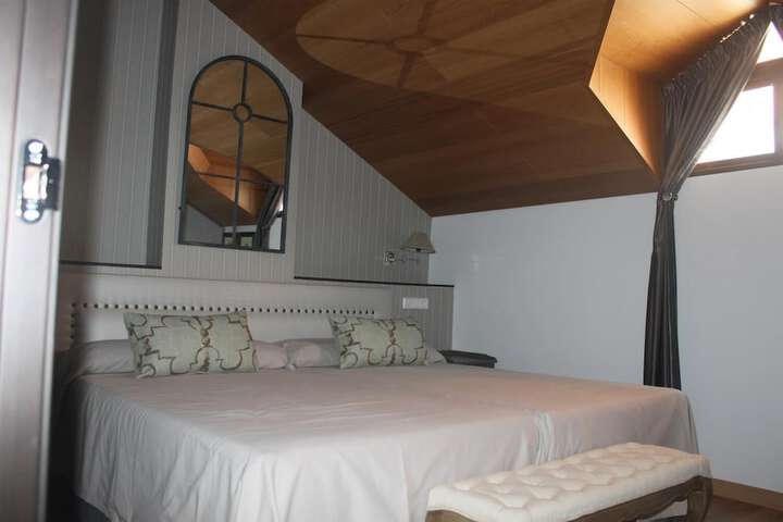 Room 9 of 36