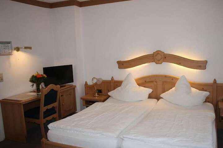 Room 4 of 67