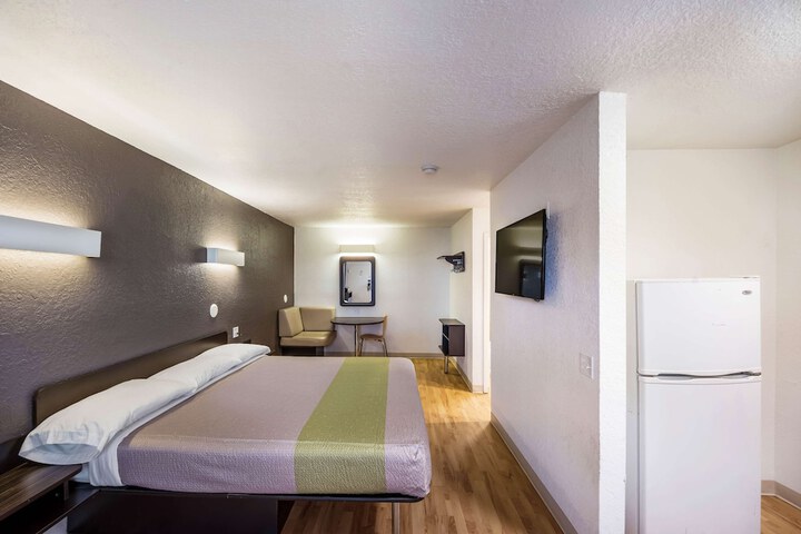 Room 11 of 35