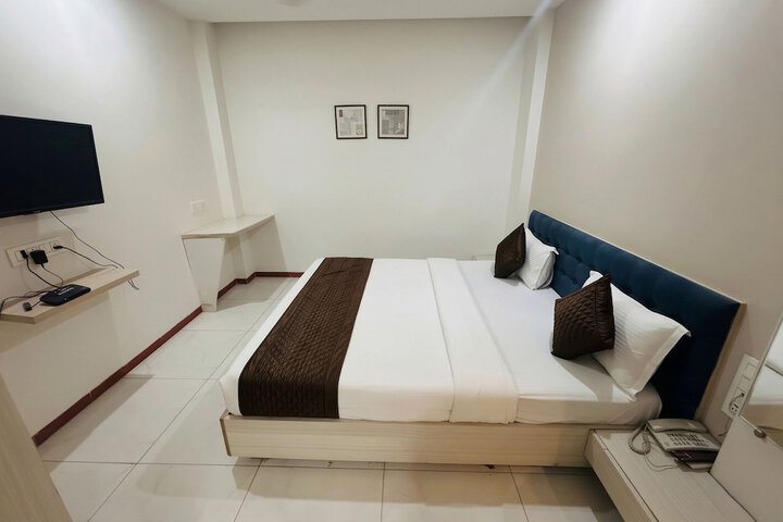 Room 3 of 37