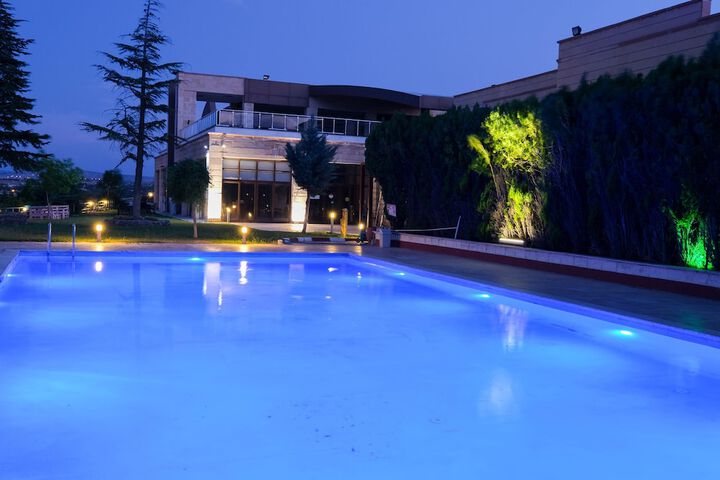 Pool 20 of 38