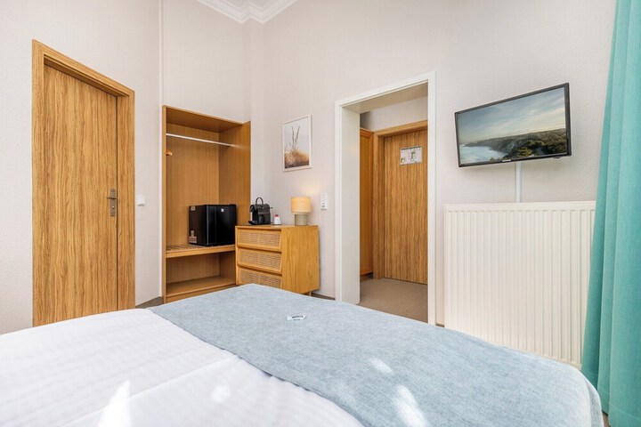 Room 13 of 108