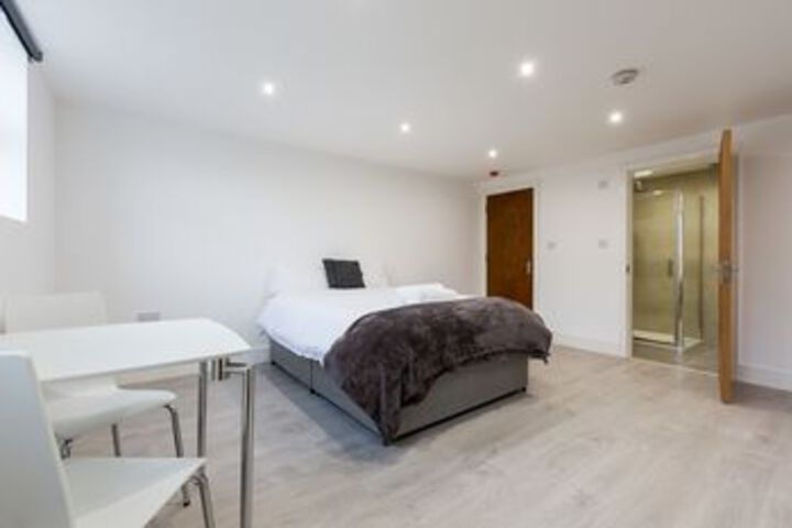 Room 6 of 14