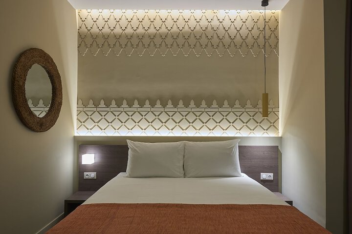 Room 10 of 27