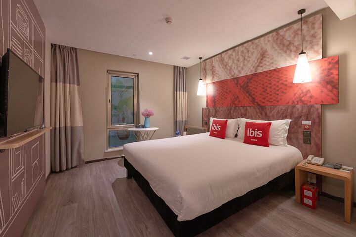 Room 9 of 46