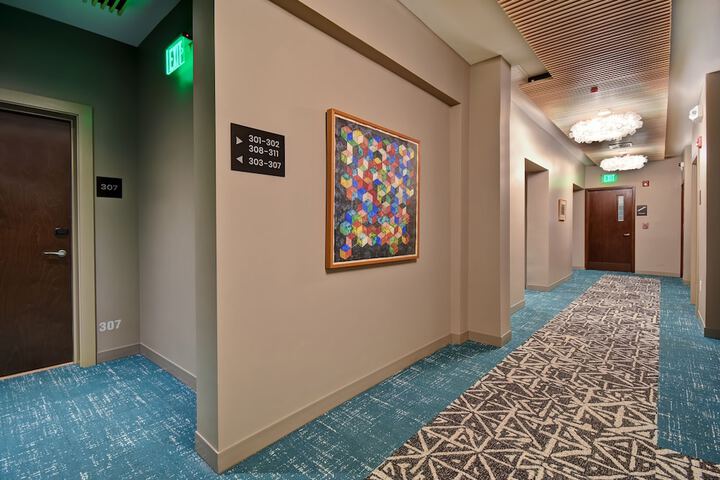 Ballroom/Hall 130 of 131