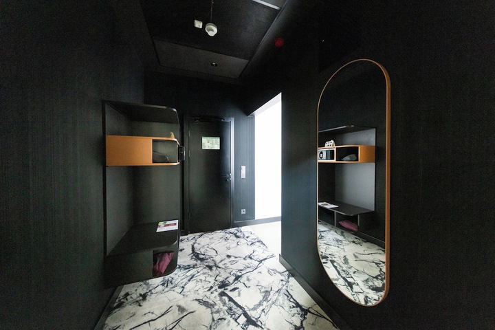 Room 31 of 229