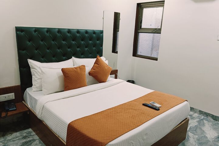 Room 10 of 29