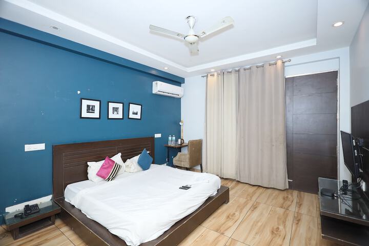Room 5 of 14