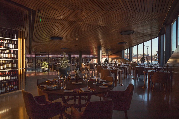 Dining 65 of 76