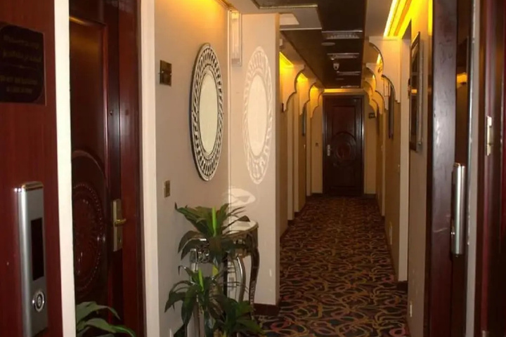 Room 13 of 23