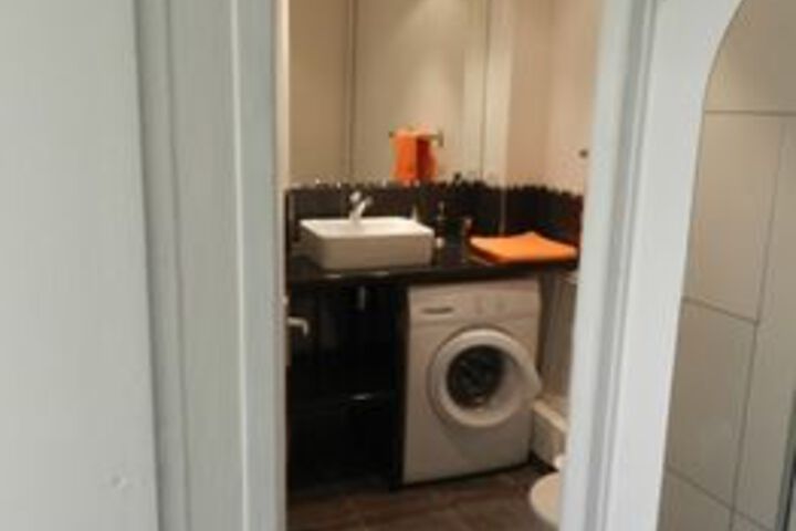 Room 4 of 20