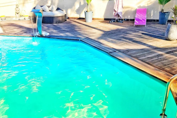 Pool 9 of 15