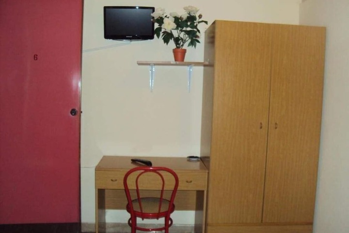 Room 17 of 37
