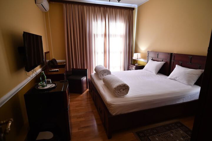 Room 27 of 29