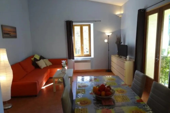 Room 10 of 24