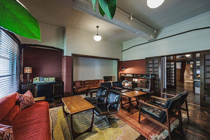 Lounge 103 of 106