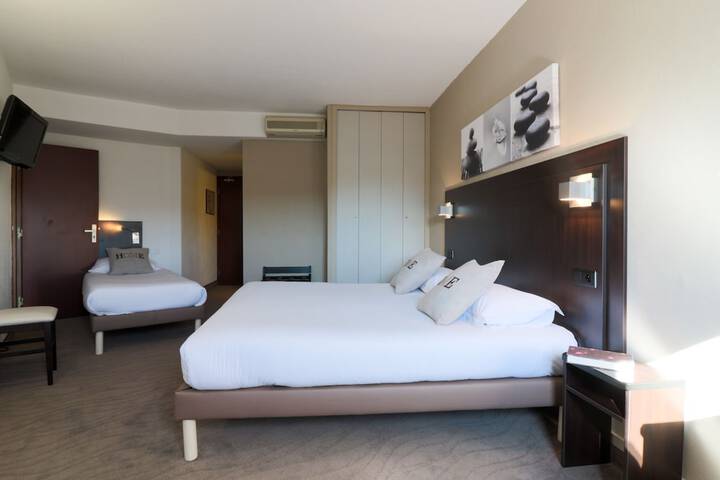 Room 6 of 48