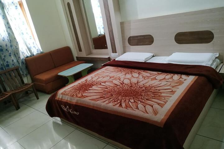 Room 15 of 33