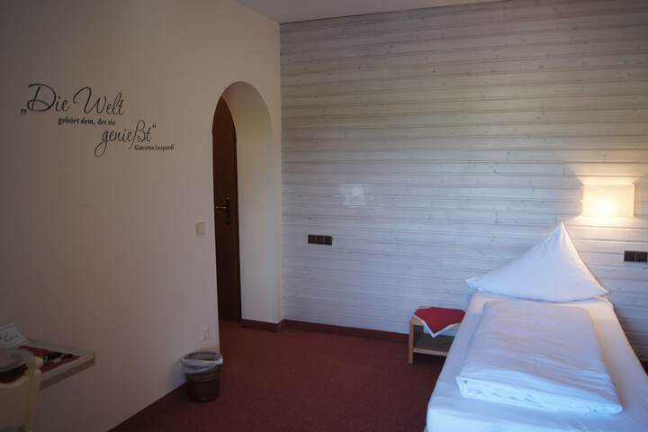 Room 9 of 82