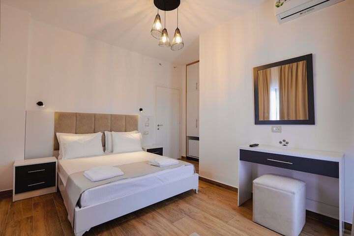 Room 4 of 64