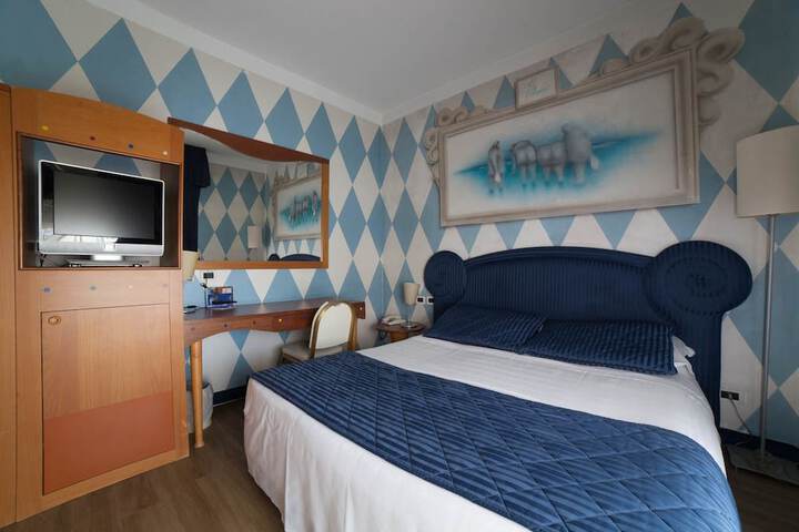 Room 9 of 34
