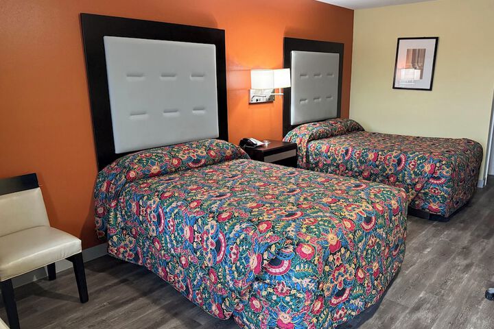 Room 10 of 25