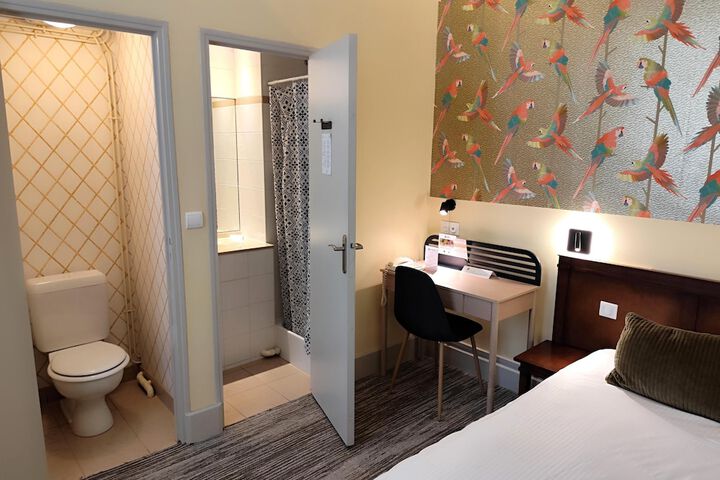 Room 46 of 103