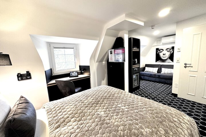 Room 53 of 194