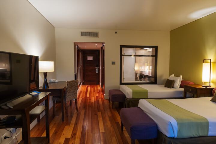 Room 13 of 182