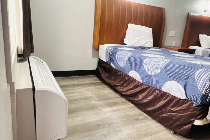 2 Queen Beds (15 of 19)