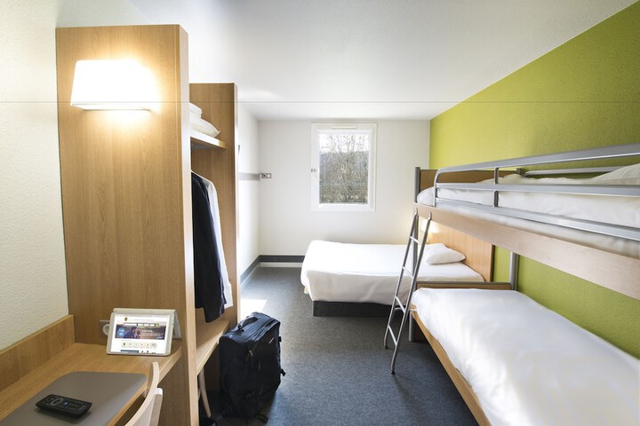 Room 10 of 42
