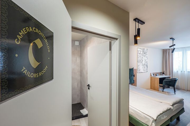 Room 34 of 74