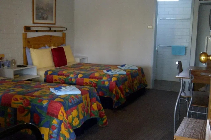 Room 4 of 11