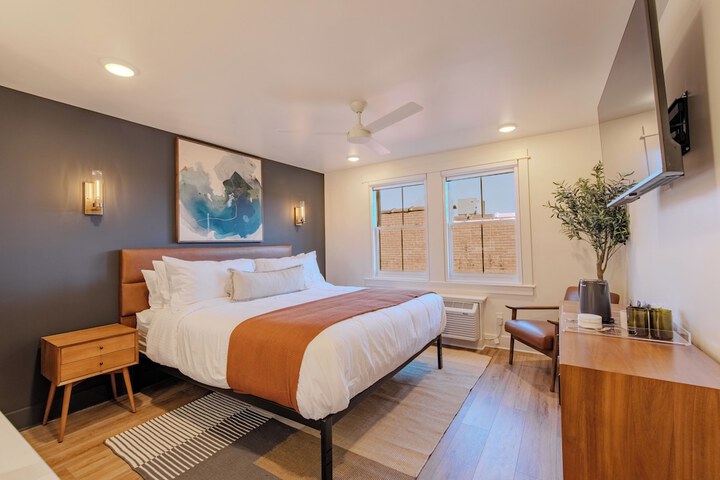 Room 18 of 34