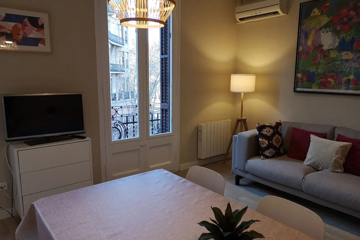 Room 4 of 9