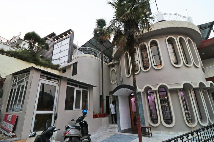 Hotel 3 of 8