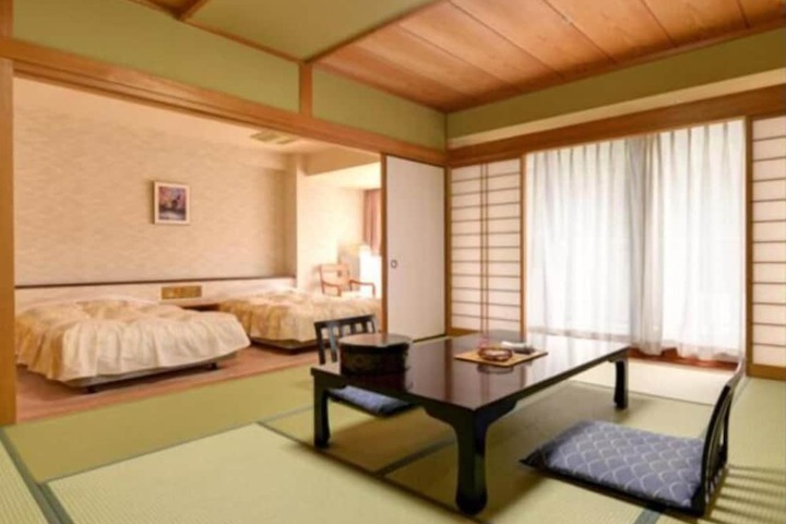 Room 5 of 127