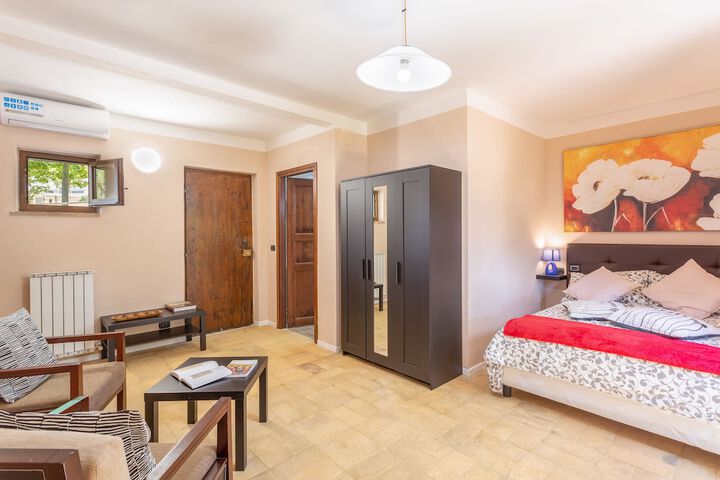 Room 13 of 130