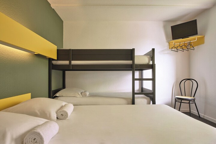 Room 10 of 30
