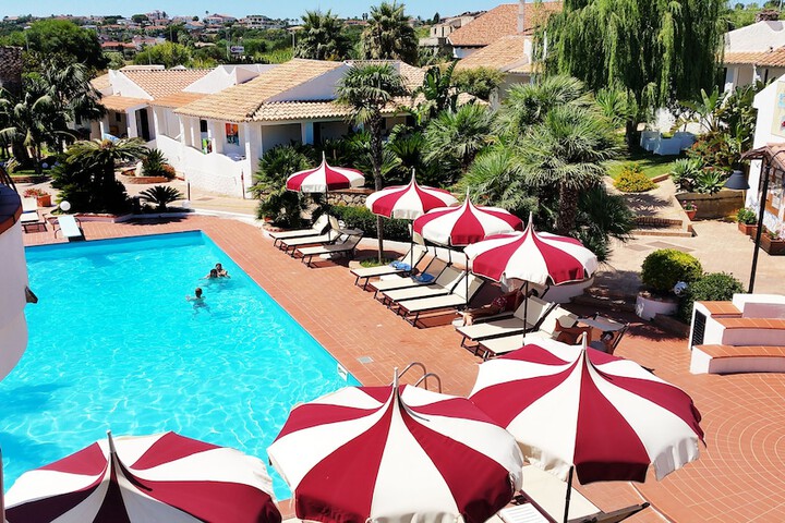 Pool Hotel