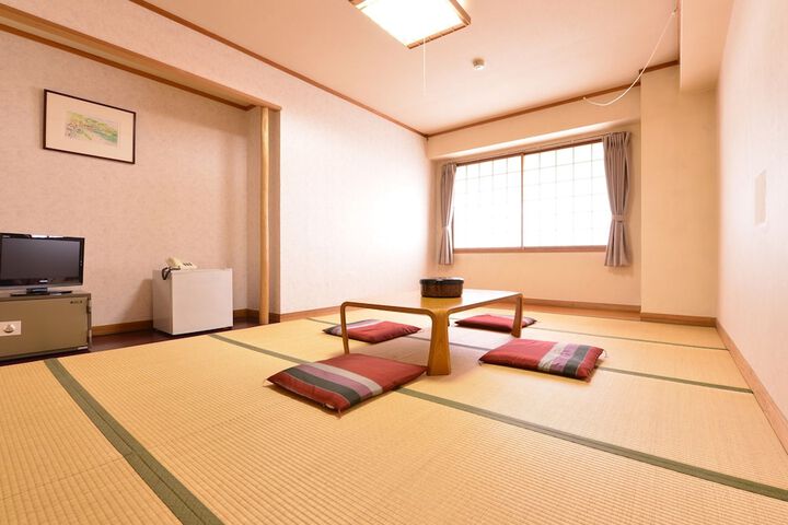 Room 4 of 27