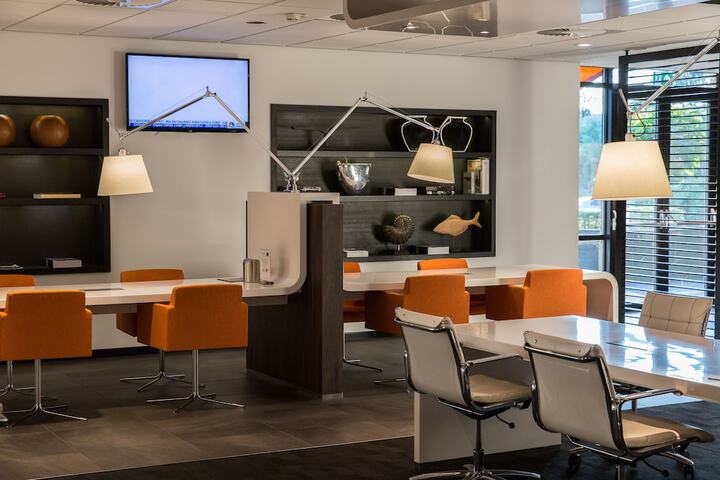 Business Center 44 of 51