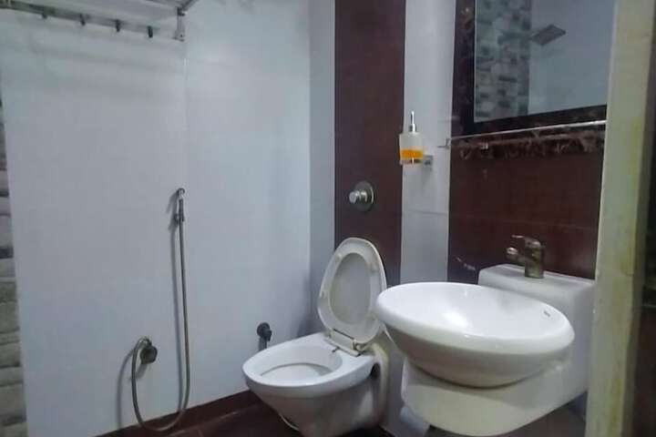 Room 16 of 32