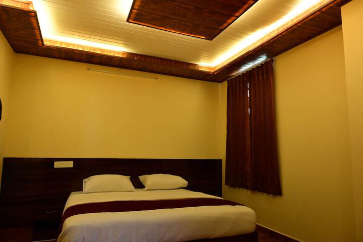 Room 8 of 16