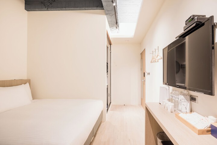 Room 21 of 34