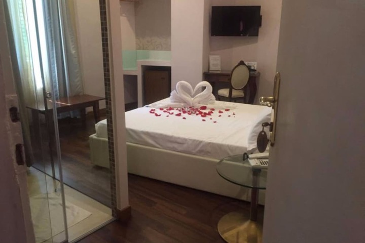 Room 9 of 63