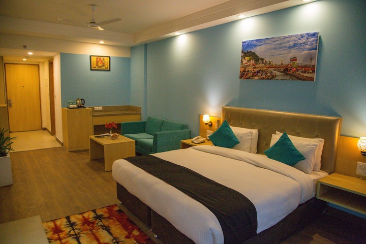 Room 9 of 28